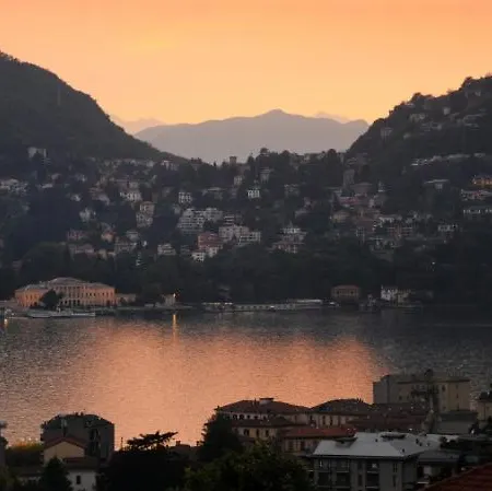 Sleeps 6 Pool Vila Como