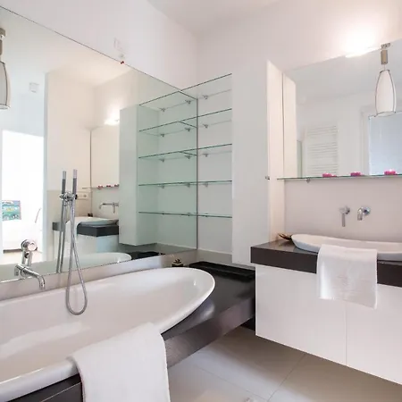 Sleeps 6 Pool Vila *