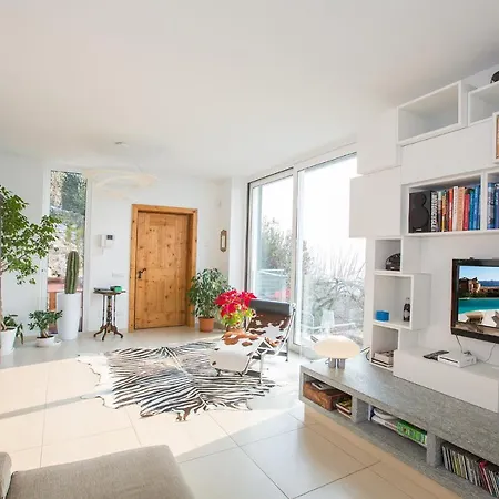 Sleeps 6 Pool Vila *