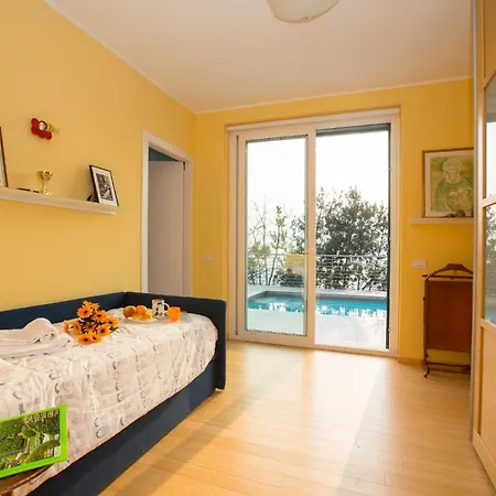 Sleeps 6 Pool Vila