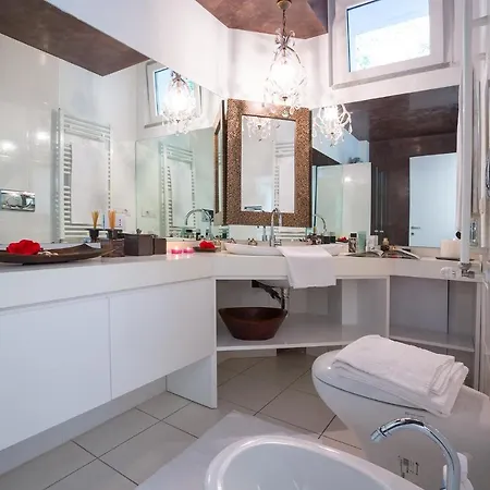 Sleeps 6 Pool Como